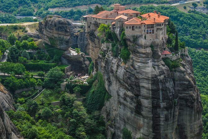 2-Day Delphi and Meteora Tour from Athens - Day two: Meteora’s monasteries above the plain