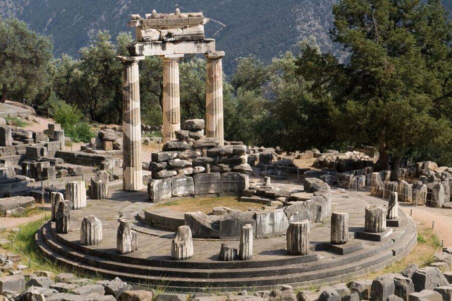 3-day classical Spanish guided tour in Peloponesse & Delphi - Key details to know before booking