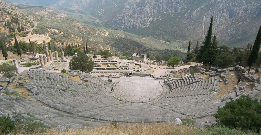 3-day classical Spanish guided tour in Peloponesse & Delphi - Should you book the Peloponnese and Delphi circuit?
