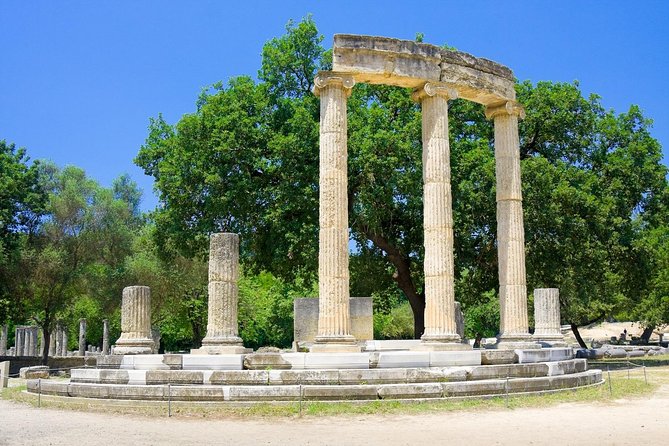 4-Day Greece Highlights Tour: Epidaurus, Mycenae, Olympia, Delphi and Meteora - Day 4: Meteora and the monument at Thermopylae