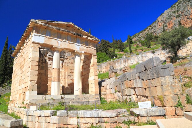 4-Day Greece Highlights Tour: Epidaurus, Mycenae, Olympia, Delphi and Meteora - Transport, group size, and the daily rhythm