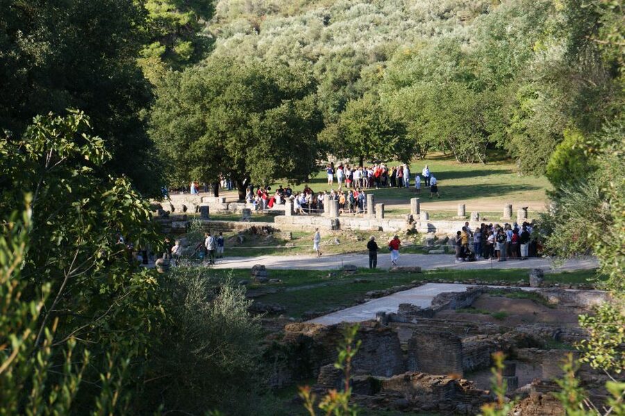 4-Day Tour of Mycenae, Epidaurus, Olympia, Delphi & Meteora - Key points to know before booking