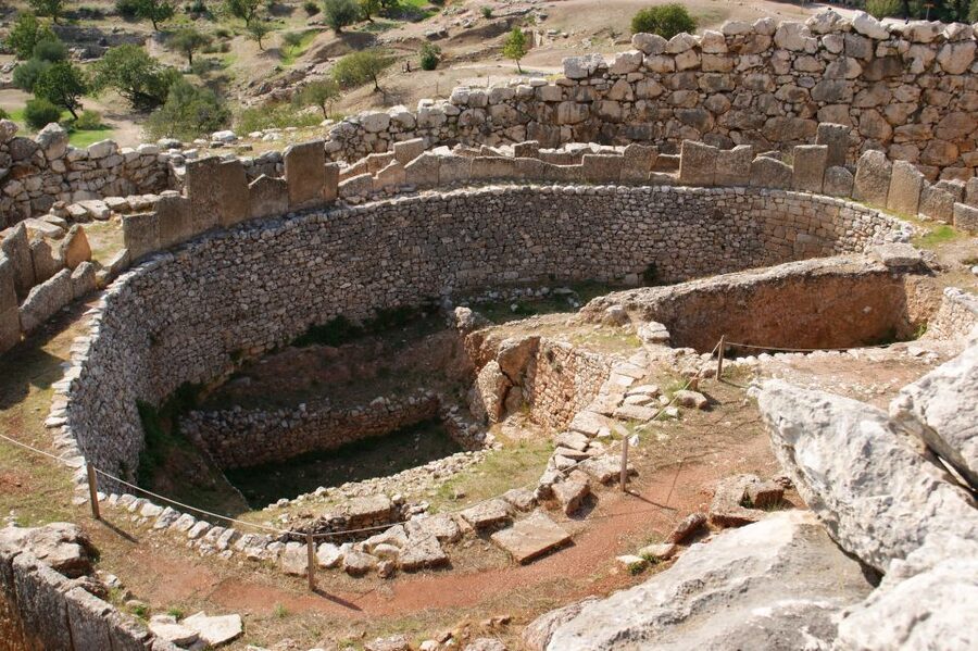 4-Day Tour of Mycenae, Epidaurus, Olympia, Delphi & Meteora - Day four: Meteora monasteries and Thermopylae