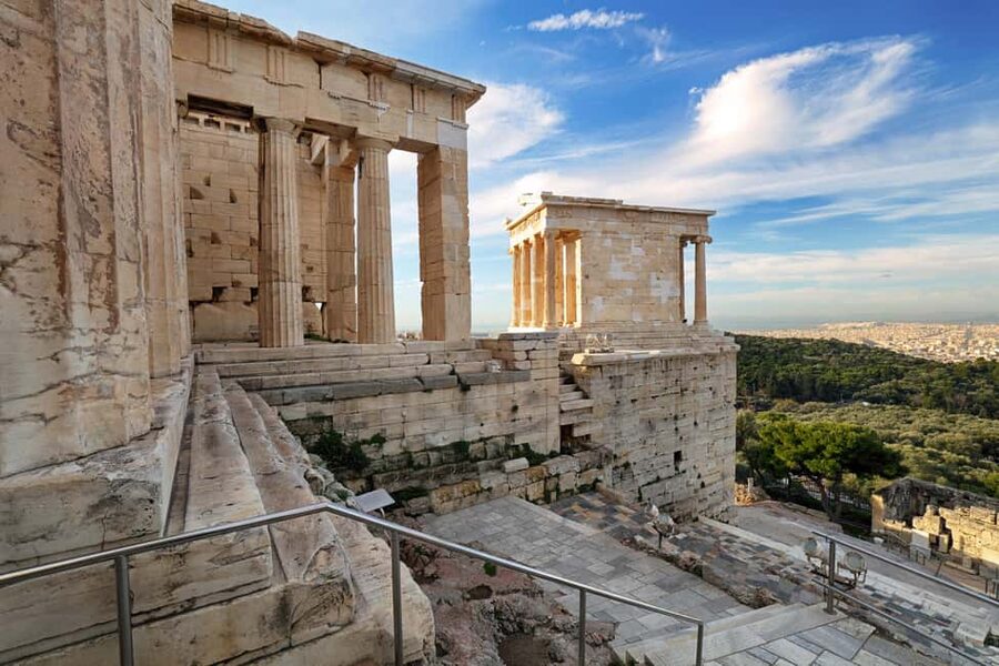 Acropolis: 3D representations & audiovisual self-guided tour - Finding the Acropolis from the Acropolis Metro station