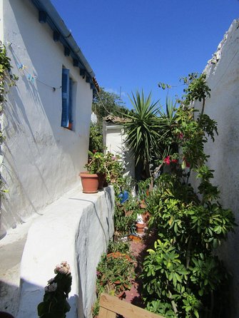 Acropolis monuments, Parthenon and Plaka, Monastiraki walking tour - The guides make or break the experience