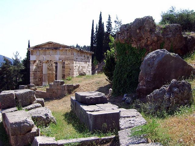 Ancient Delphi Full-Day Tour from Athens - A three-course lunch in a traditional restaurant