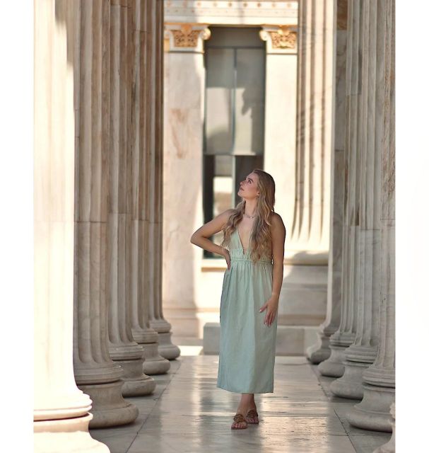 Ancient Greece Photoshoot - Marble columns instead of crowded ruins