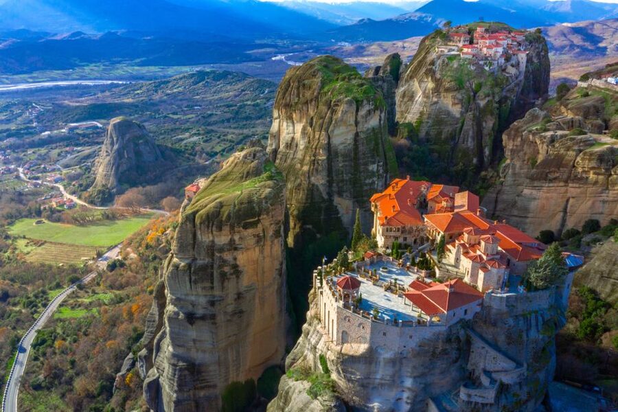 Athens: 2-Day Meteora Tour in Spanish with Guide & Hotel - The sunset tour, church, and first monastery