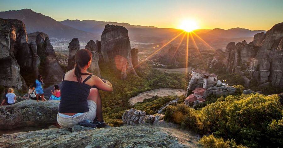 Athens: 2-Day Meteora Tour in Spanish with Guide & Hotel - Hotel, meals, and the real cost