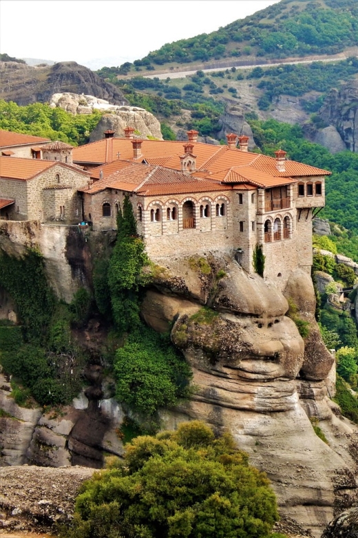 Athens: 2-Day Meteora Tour in Spanish with Guide & Hotel - From Larissis Station to Kalabaka by coach