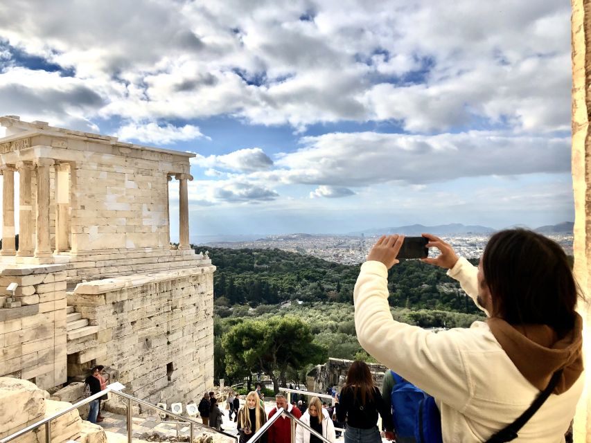 Athens:Acropolis - Historical Center Walking Tour in Spanish - The Tower of the Winds and Athens Cathedral