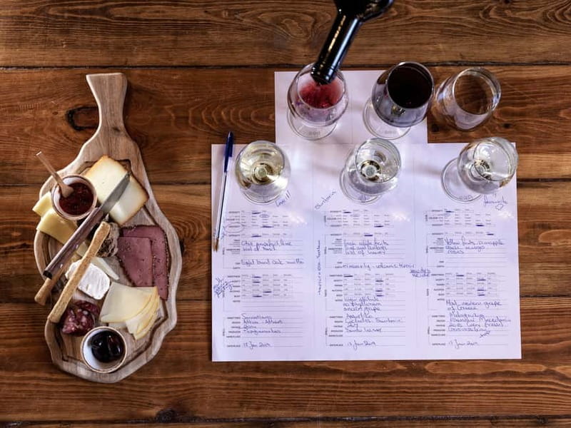 Athens: Acropolis Wine Tasting with Cheese and Olives - The five-wine tasting, three whites and two reds