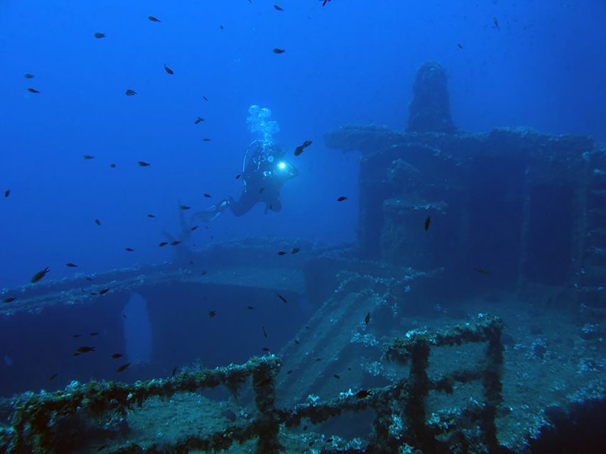 Athens: Adventure Dives in Nea Makri for Certified Divers - Meeting at Frinis 20 and preparing your equipment