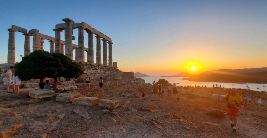 Athens: Cape Sounio & Poseidon Temple Trip with Audio Guide - Sunset, wind, and the crowd factor
