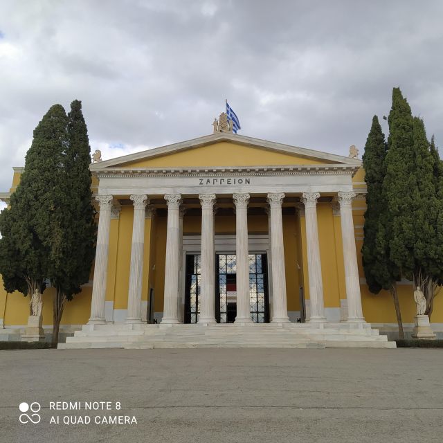 Athens city center walking tour - Syntagma Square and the Hellenic Parliament