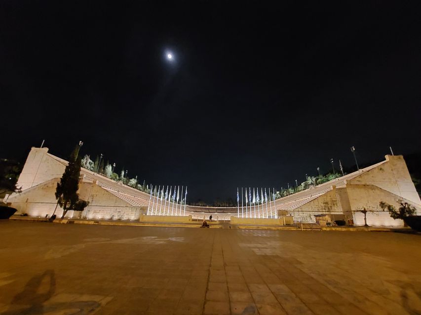 Athens: City Highlights Nighttime Walking Tour in Spanish - The Metropolitan Cathedral and Little Mitropoli