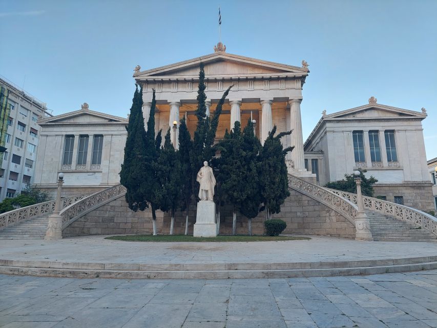 Athens: City Highlights Nighttime Walking Tour in Spanish - Why the Spanish guide matters