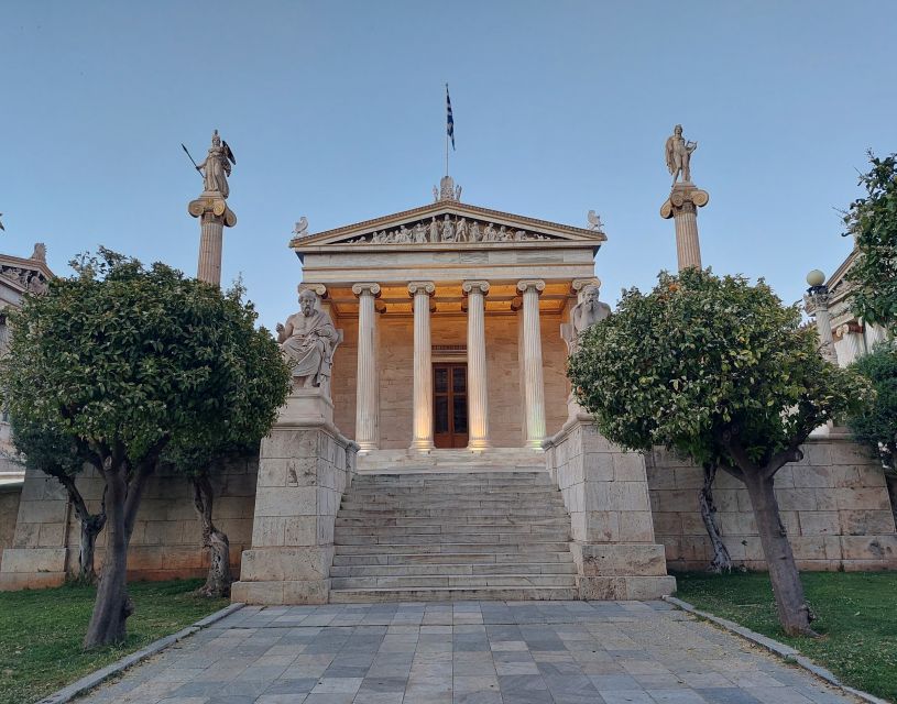 Athens: City Highlights Nighttime Walking Tour in Spanish - Walking conditions and practical limits