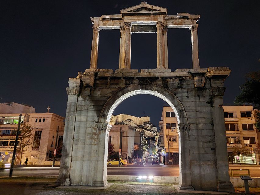 Athens: City Highlights Nighttime Walking Tour in Spanish - Syntagma Square and the Evzones