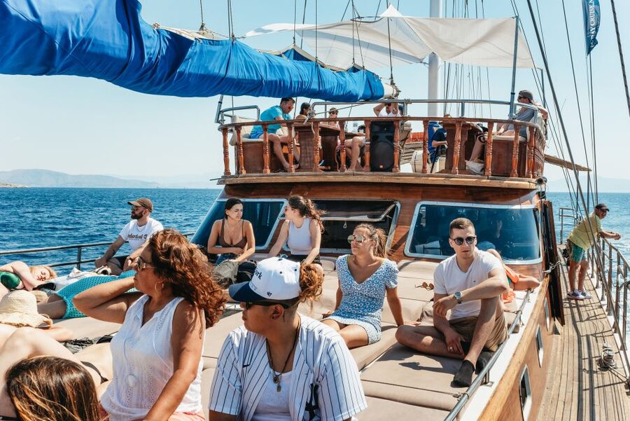 Athens: Cruise to Agistri, Moni & Aegina with Lunch & Drinks - Lunch on deck, with Greek food and open drinks