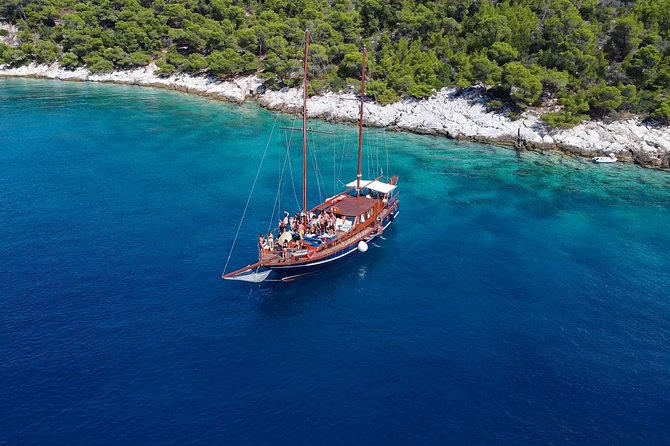Athens Day Cruise: 3 Islands Tour in the Saronic Gulf with Lunch - Metopi and the main swimming stop