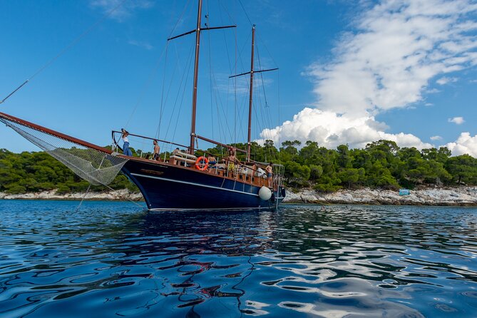 Athens Day Cruise: 3 Islands Tour in the Saronic Gulf with Lunch - Aegina combines ruins, pistachios, and free time