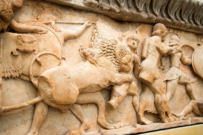 Athens: Delphi and Arachova Day Trip with Guide - The Delphi Museum and the Charioteer