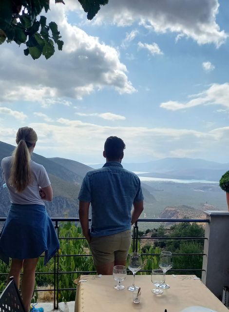 Athens: Delphi, Corycian Cave, and 300 Battlefield Day Trip - Transport, timing, and the small-group reality