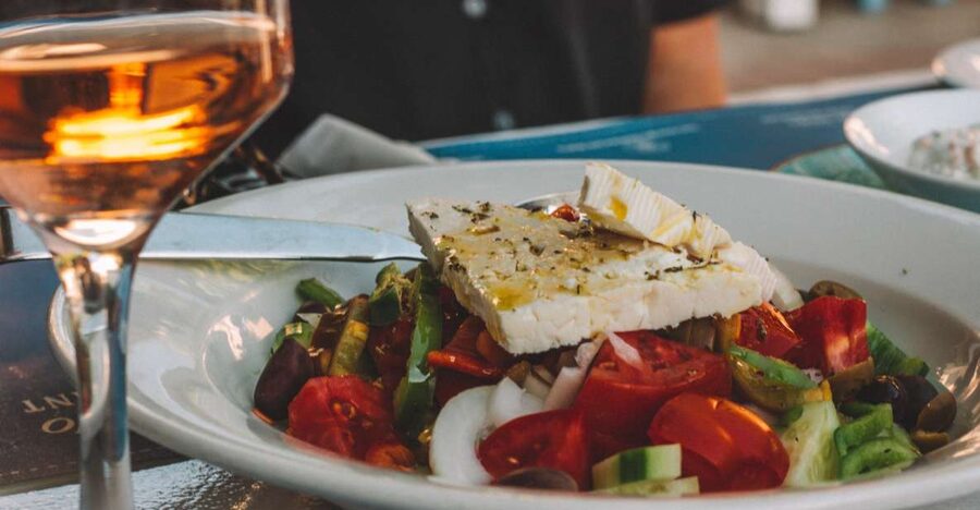 Athens: Evening Guided Walking Tour with Plaka & Dinner - The guides and the feel of the group