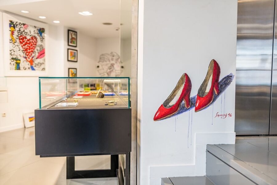 Athens: Greek Fashion Shopping Tour with a Local Expert - Should you book the Greek fashion shopping tour?