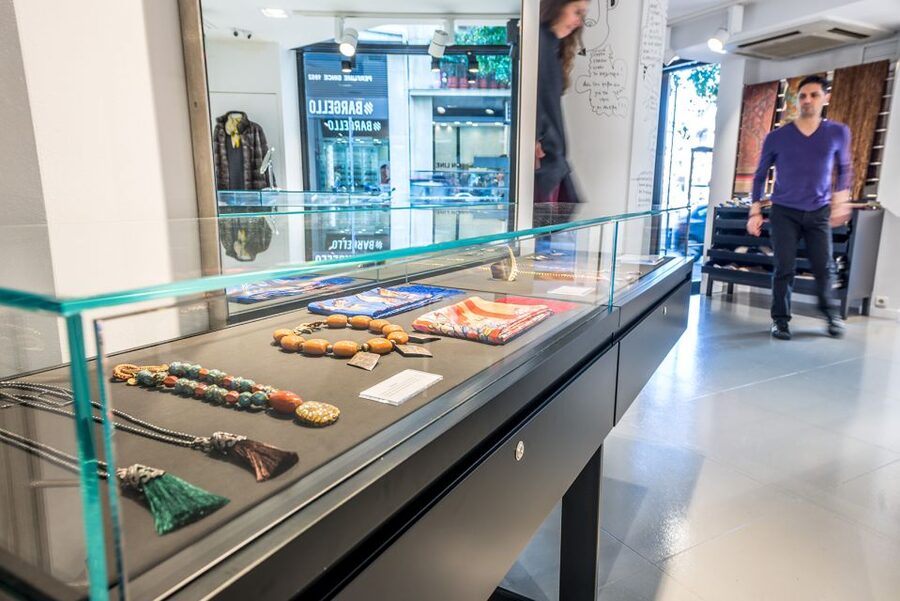Athens: Greek Fashion Shopping Tour with a Local Expert - How much time do you really get for shopping?