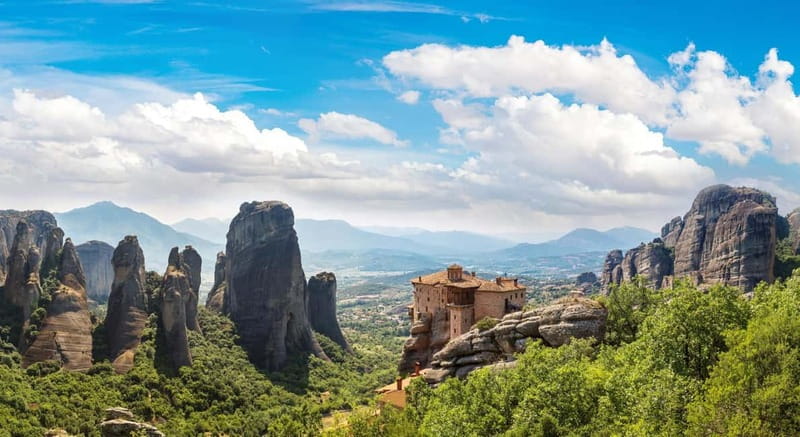 Athens: Meteora Day Trip in Spanish with Live Guide & Lunch - Respecting the Monastery Dress Rules
