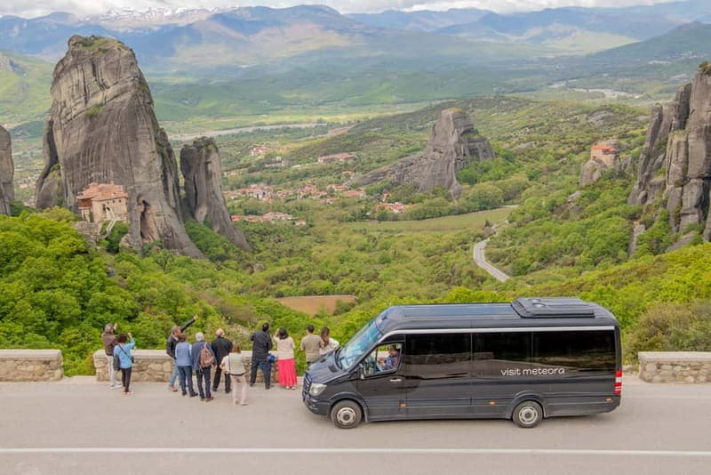 Athens: Meteora Monasteries Day Tour with Lunch - Lunch in Kastraki, with ten Greek dishes