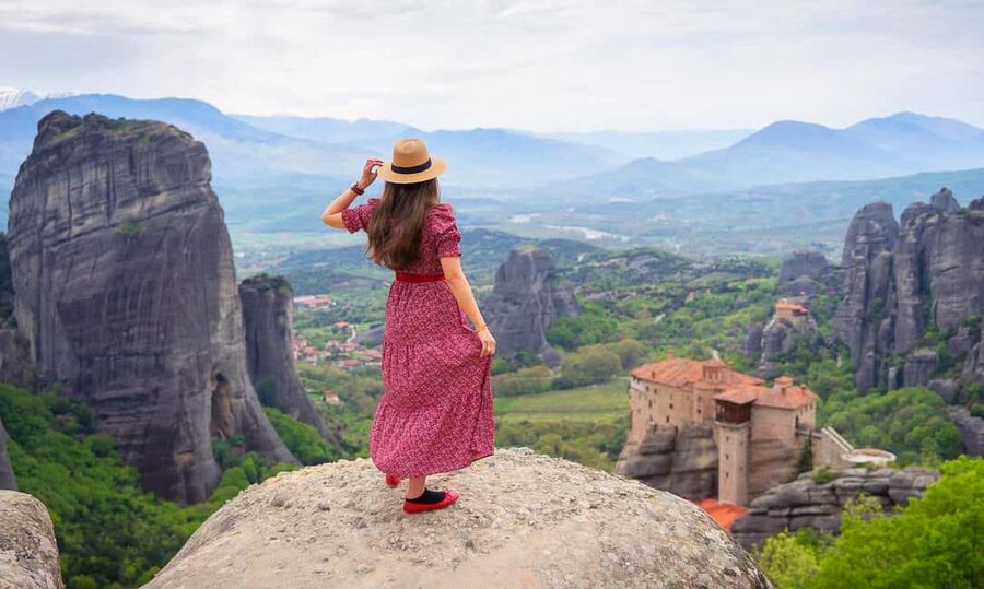 Athens: Meteora Monasteries Day Trip with Caves and Lunch - Key points to know before booking
