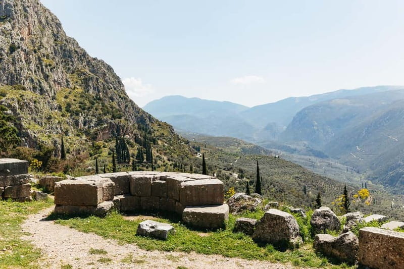 Athens: Mythology of Delphi, Museum and Arachova Guided Tour - Arachova: lunch, stone houses, and local products