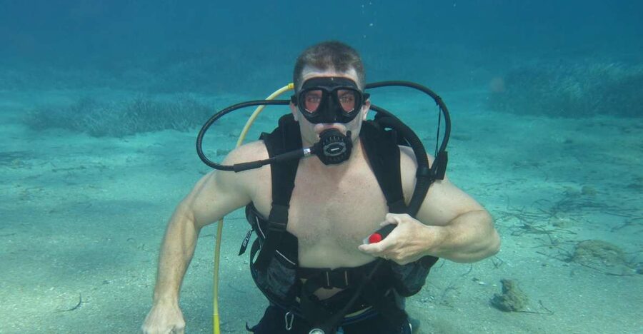 Athens: Private Discover Scuba Diving for Beginners - Choosing and Wearing the Equipment