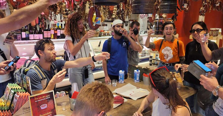 Athens: Private Urban Treasure Hunt and Tour - Solving clues in Psyri