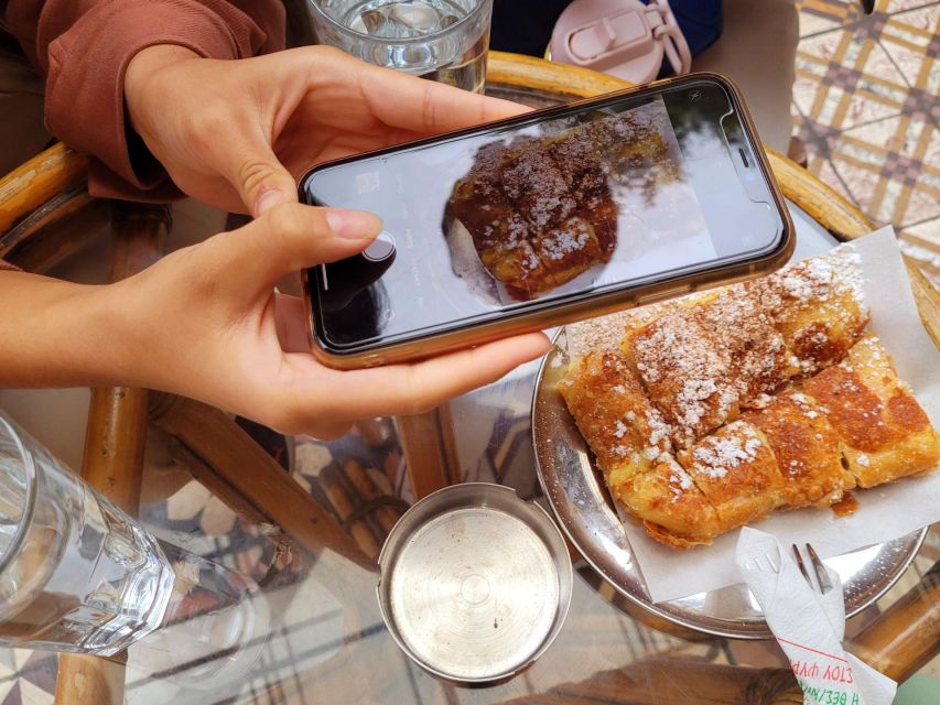 Athens: Private Urban Treasure Hunt and Tour - How the smartphone hunt feels