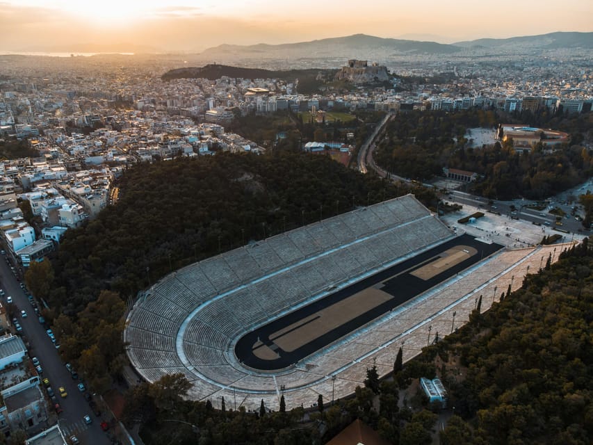 Athens Private Walking Tour in Spanish - Plaka, the neighborhood of the gods