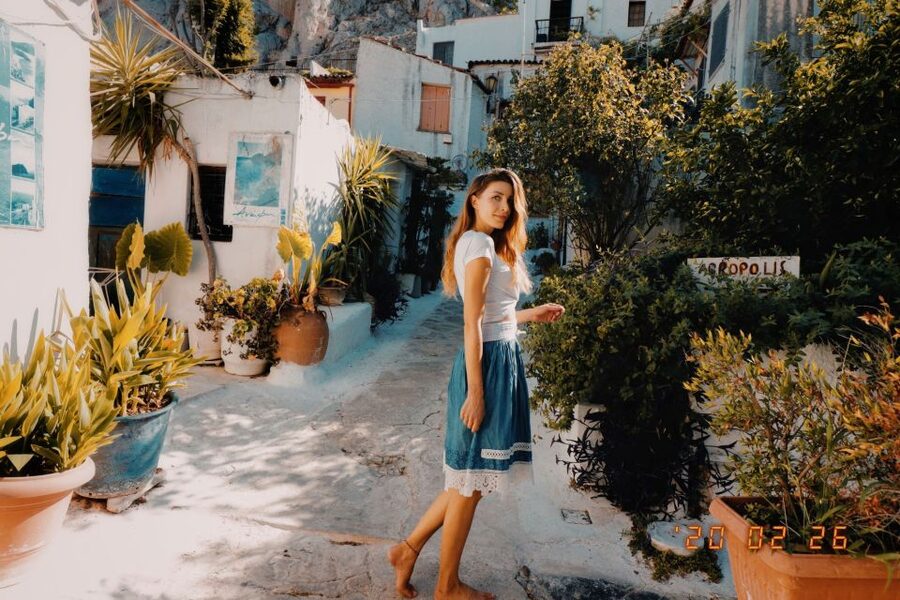 Athens: Professional photoshoot at Anafiotika Village - Meeting at Saint Nicholas Rangavas