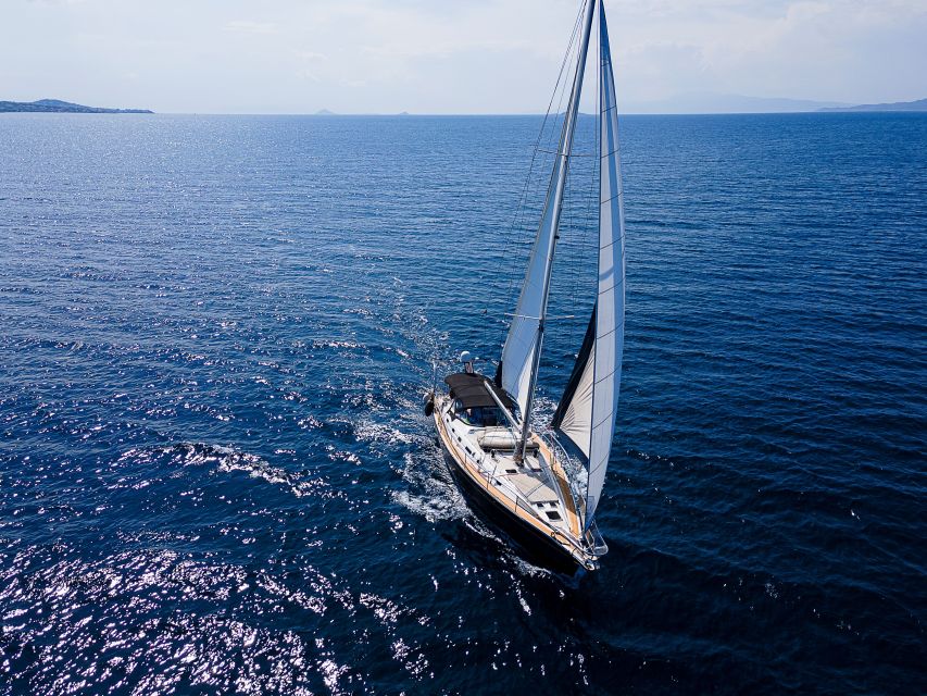 Athens Riviera: Private daily sailing cruise with lunch - Lunch with the sea as your dining room