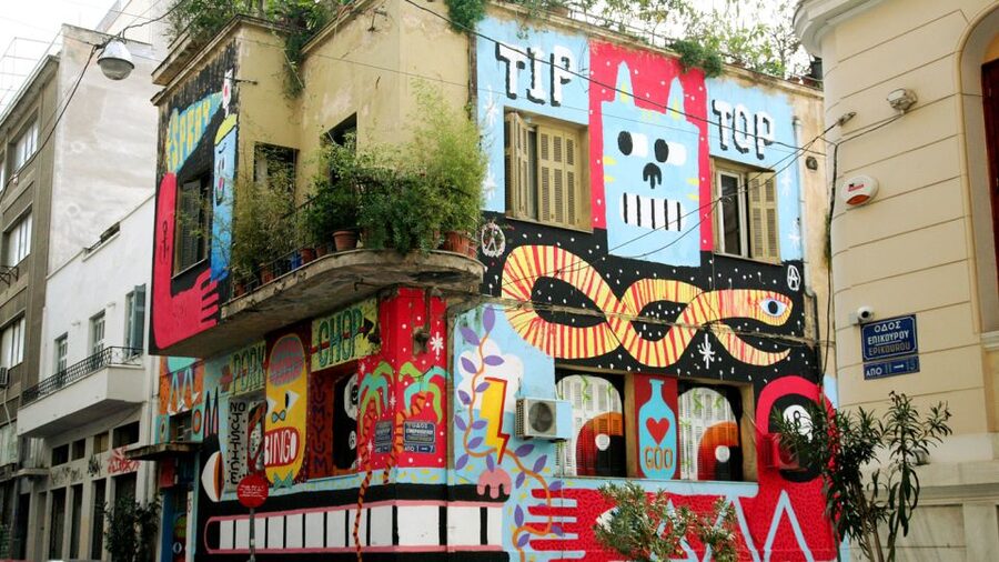 Athens: Street Art Treasure Hunt with Food Stop - Who should book this Athens experience?