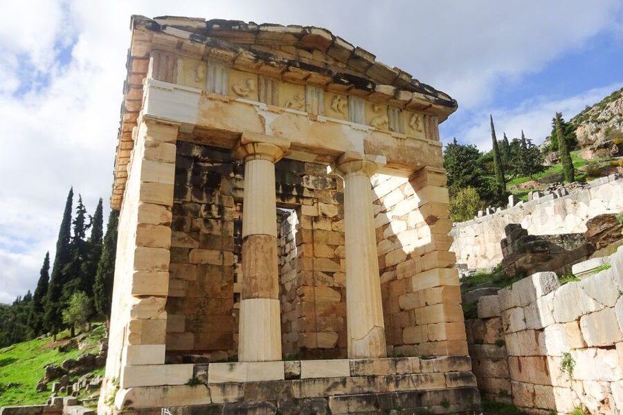 Delphi 2 Day Tour from Athens with Overnight in 4 Star Hotel - A 4-star night with dinner included