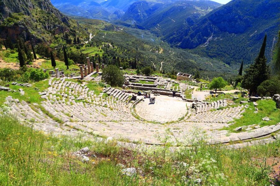 Delphi: Private Day Tour from Athens with Luxurious Vehicle - What the $695 price means for a private group