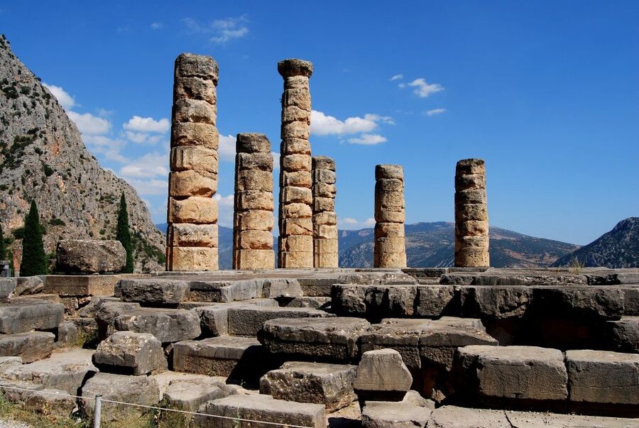 Delphi: Private Day Tour from Athens with Luxurious Vehicle - Lunch in modern Delphi with time to look around