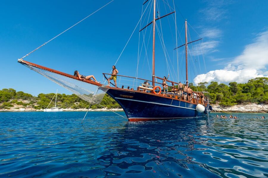 From Athens: Aegina, Agistri and Metopi Day Cruise w/ Lunch - Agistri: pine-scented roads and a quick island break