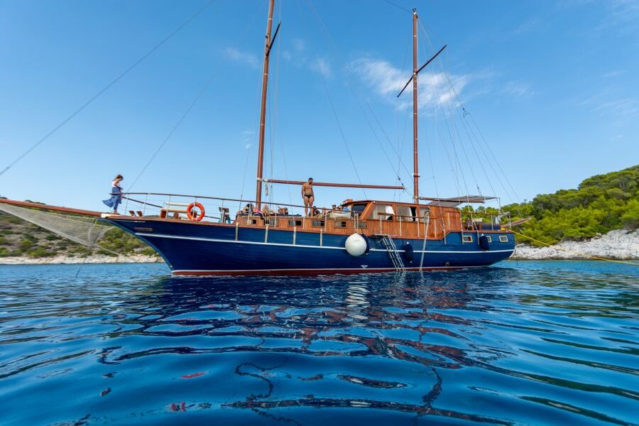 From Athens: Aegina, Agistri and Metopi Day Cruise w/ Lunch - A homemade Greek lunch on deck