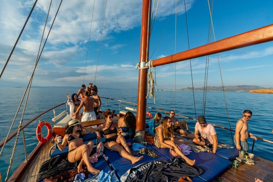 From Athens: Aegina, Agistri and Metopi Day Cruise w/ Lunch - The return ride and the chance of dolphins