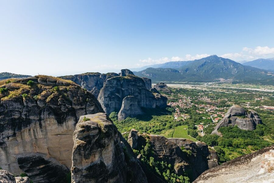 From Athens: Delphi and Meteora 2-Day Guided Tour - The brief stop at Thermopylae
