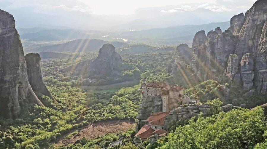From Athens: Delphi and Meteora 2-Day Tour with Hotel - Thermopylae and the monument to Leonidas
